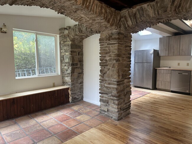 Foto del edificio - 176 Ridgecrest Rd