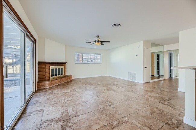 Building Photo - 2024 W Fontana Ave