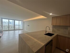 Building Photo - 1717 N Bayshore Dr