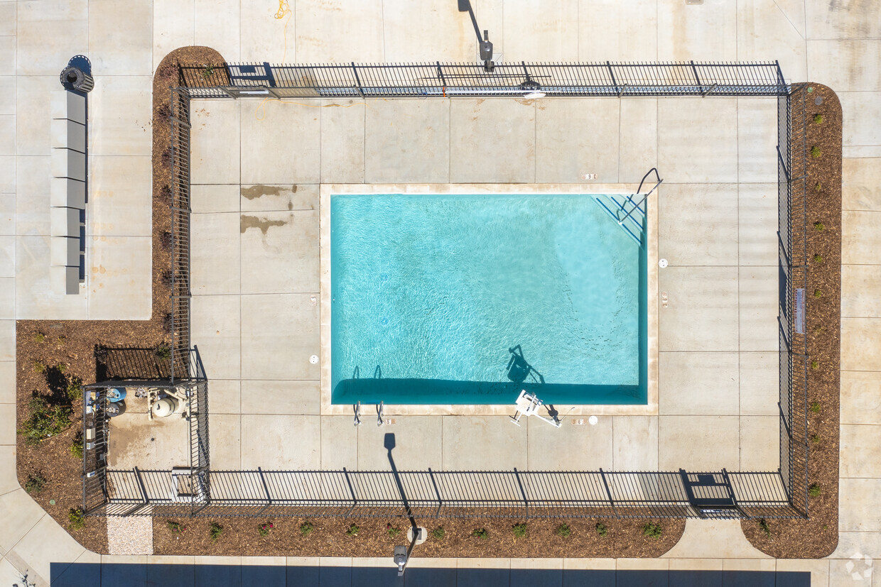 Pool - The Gardens at Quail Run