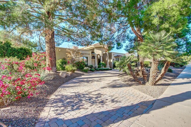 Foto del edificio - 6127 E Horseshoe Rd