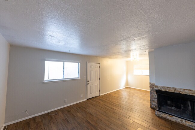 Building Photo - 309 Whispering Sands Ct SE