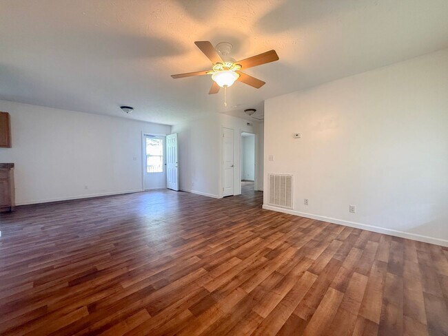 Foto del edificio - 3-Bedroom Home in Algood with Shaded Backyard