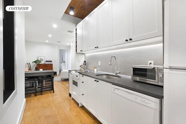 Foto del edificio - 642 Leonard St