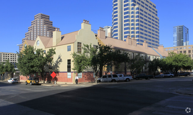 Building Photo - Railyard