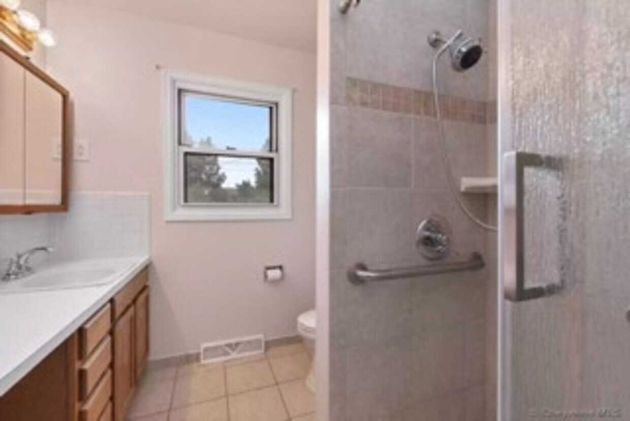 Foto principal - MUST SEE 4 BEDROOM 2 BATHROOM HOUSE NORTH ...