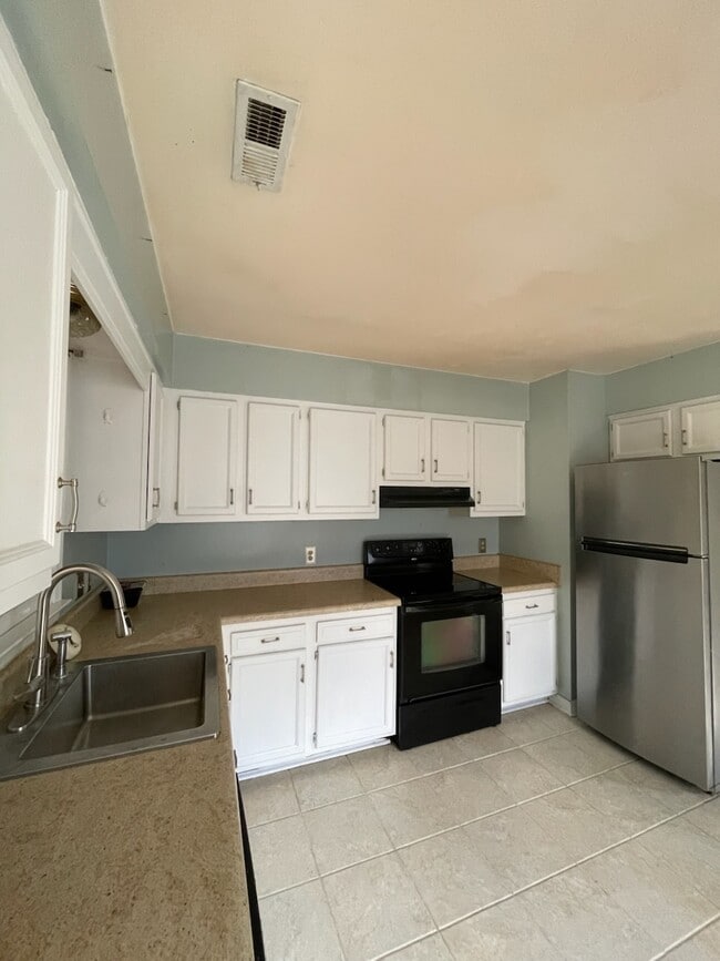 Building Photo - 1426 Maryland Ave