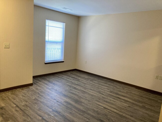 Building Photo - 507 SW 6th Ave