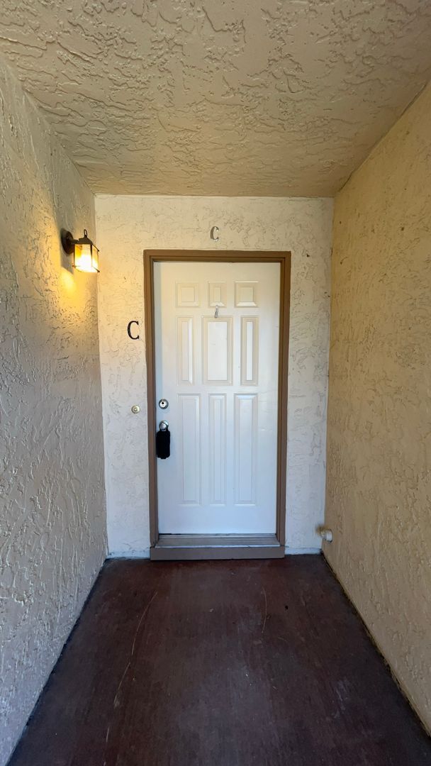 Building Photo - 1551 Highland Dr