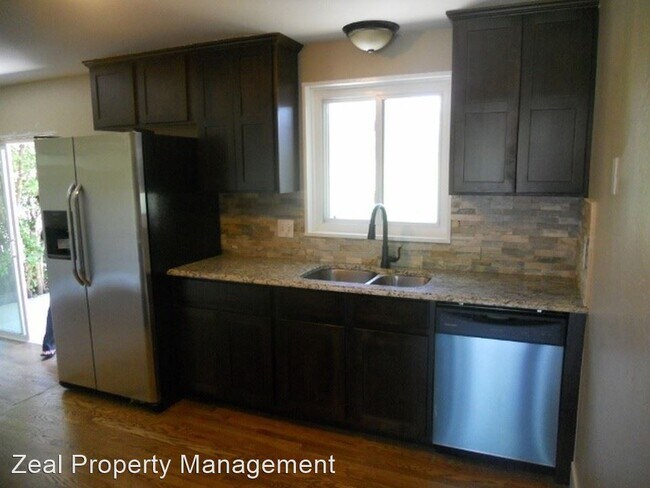 Building Photo - 4 br, 2 bath House - 921 East 10th Avenue