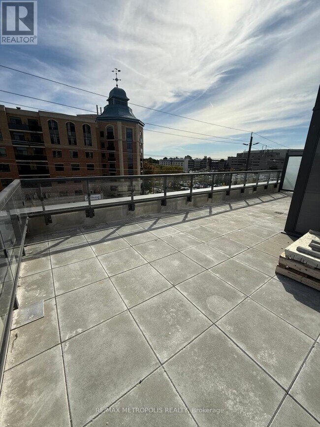 Building Photo - 705 Davis Dr