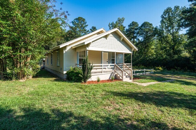 Foto del edificio - Your Perfect Pell City Retreat – Stylish, Spacious & Ready to Call Home!