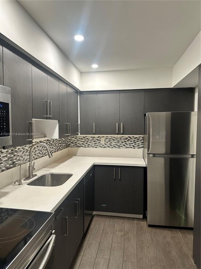 Foto del edificio - 9449 SW 76th St