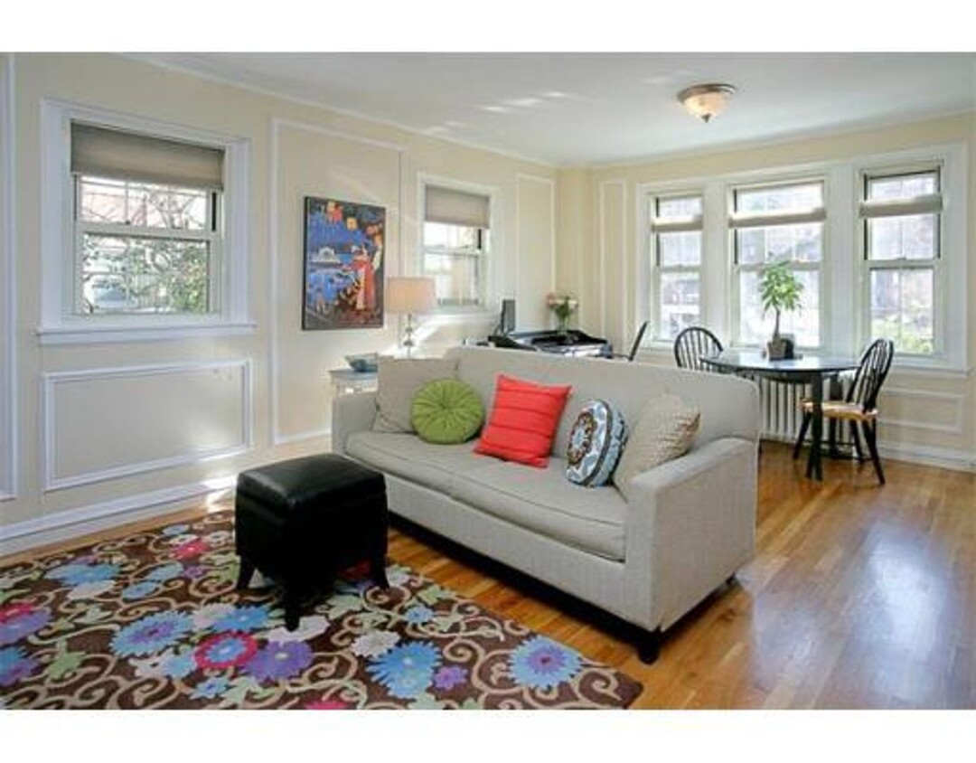 Foto del edificio - Grad Friendly Apt near Coolidge Corner w H...