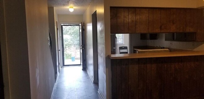 Foto del edificio - 1712 Sanford Dr