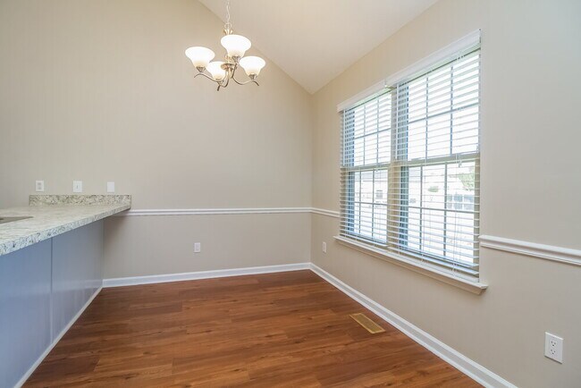 Foto del edificio - 1921 Pacific Pl