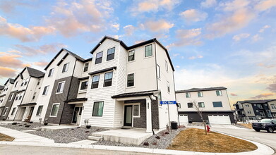 Building Photo - 888 W 540 S