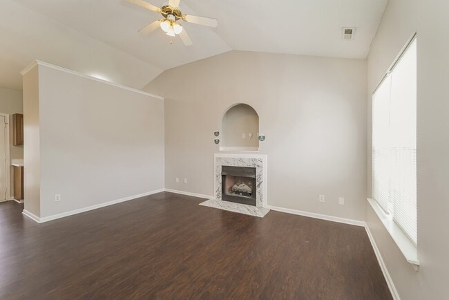 Building Photo - 6614 Hampton Way Dr