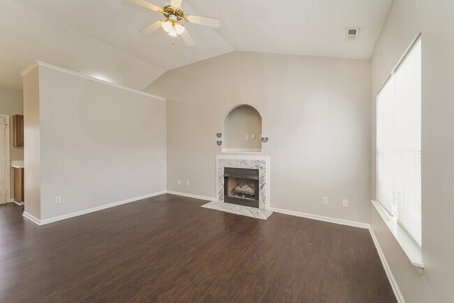 Foto del edificio - 6614 Hampton Way Dr