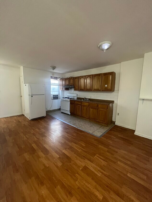 Primary Photo - 4422 Sansom St