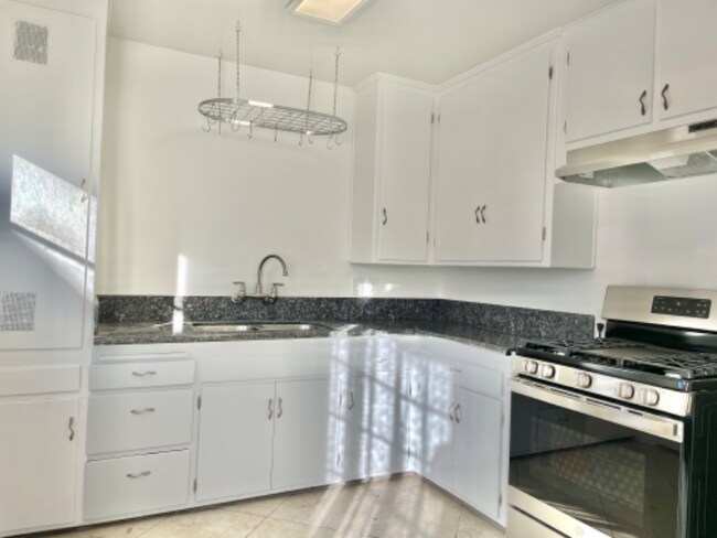 Building Photo - 1863 Ocean Ave