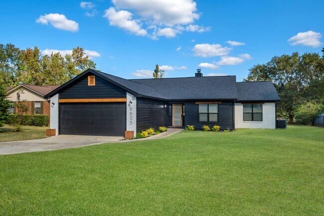 Foto del edificio - 6605 Donerail Trail