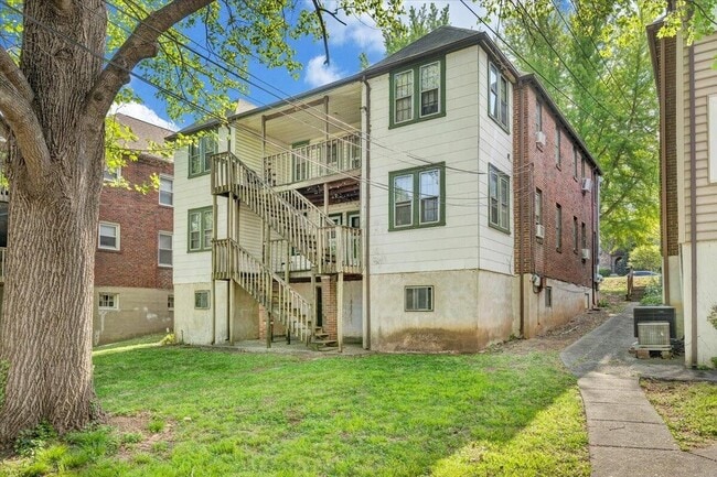 Parte trasera del edificio de apartamentos - 2521 Longview Ave SW