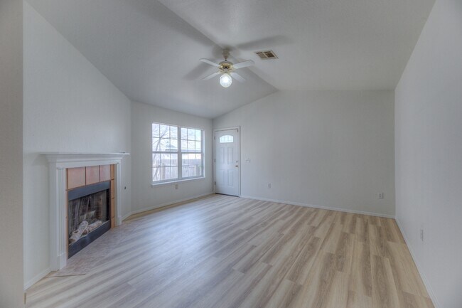 Foto del edificio - 1712 W 57th Pl