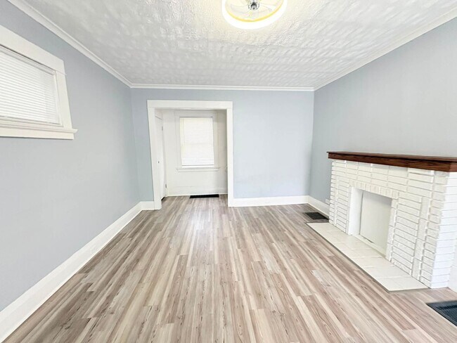 Foto del edificio - 2324 Upton Ave