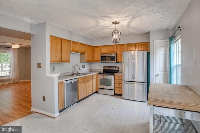 Foto del edificio - 1566 Beverly Ct