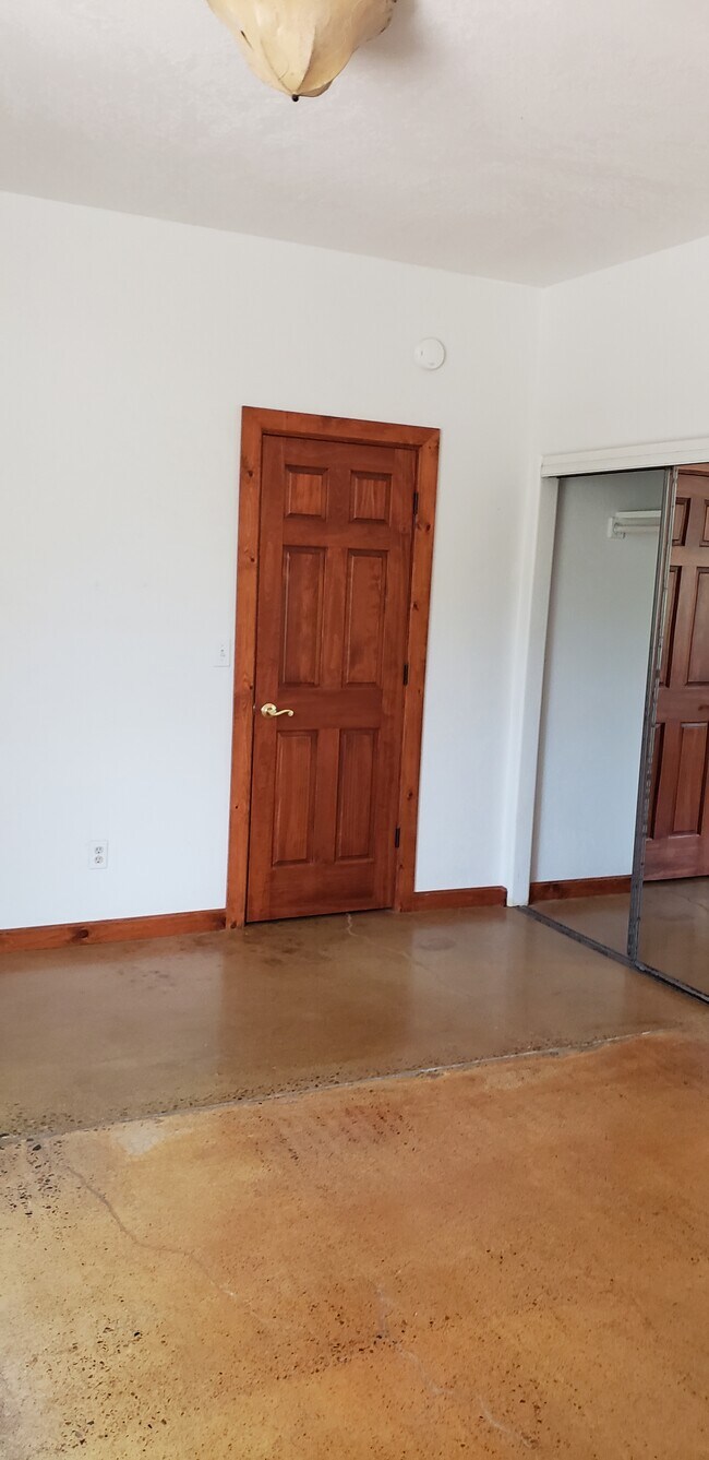 Foto del edificio - 3374 E River Rd