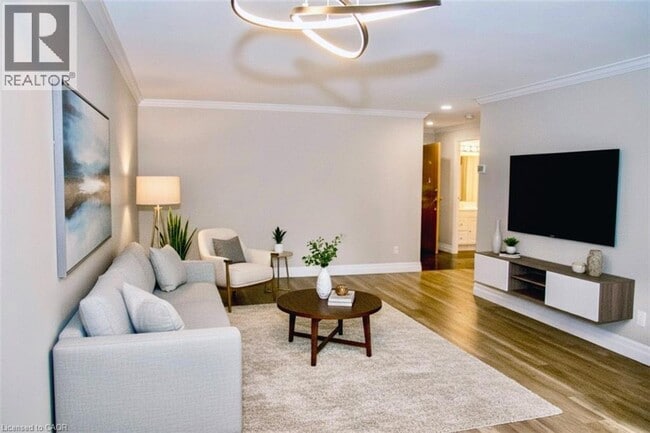 Building Photo - 20 Ellen St E