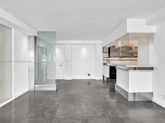 Building Photo - 6770 Indian Creek Dr