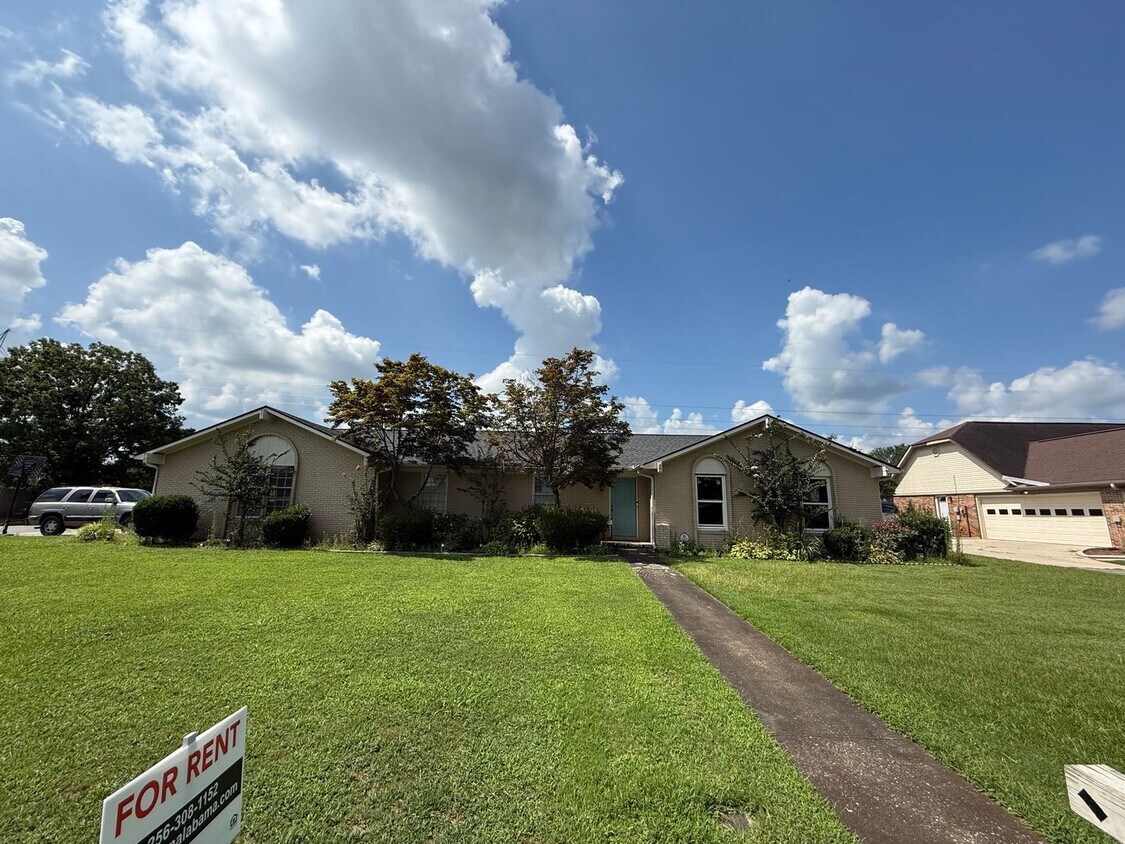 Foto principal - Four Bedroom - Two Bath Property Available...