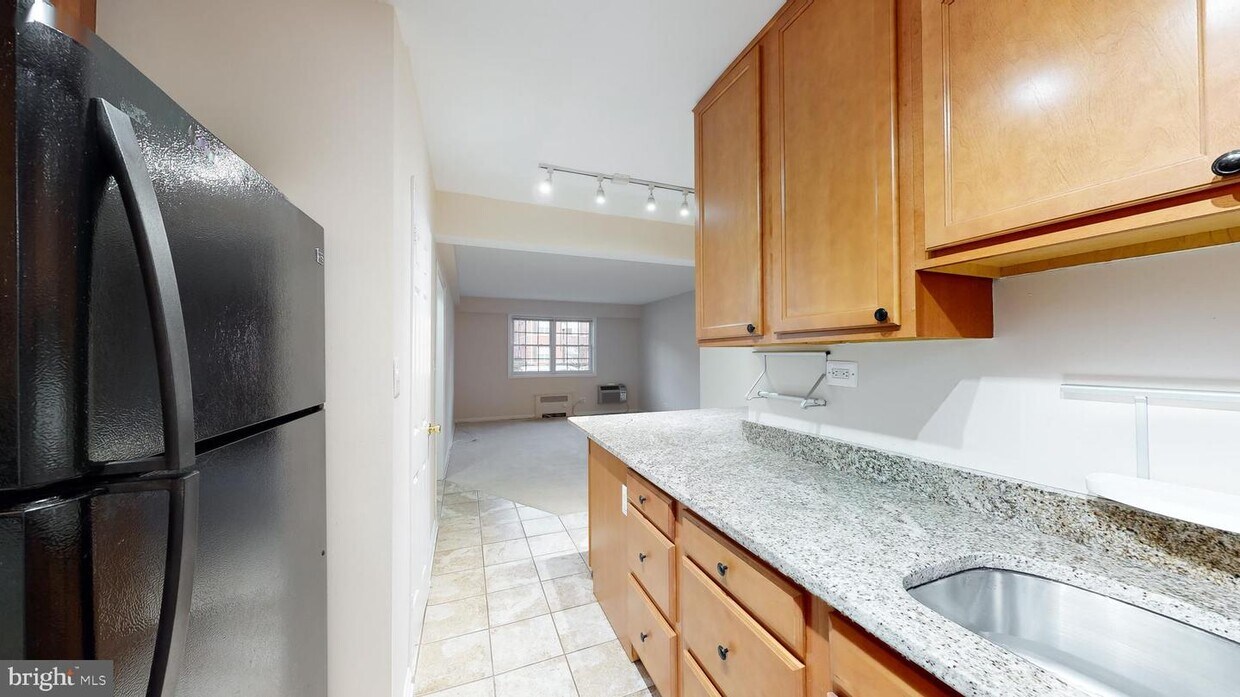Primary Photo - 4402 N Pershing Dr