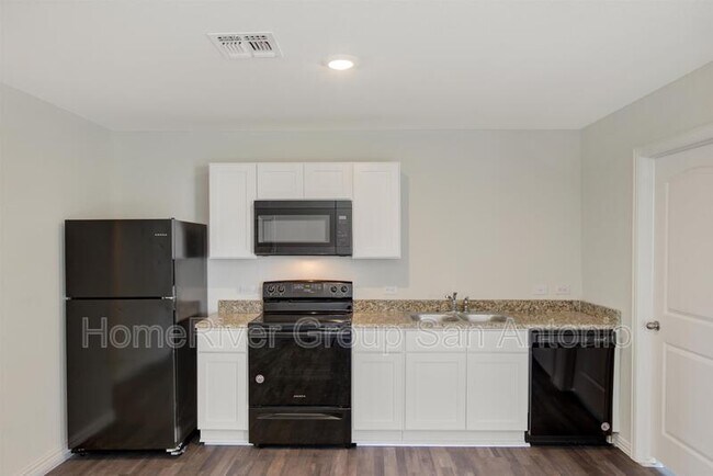 Building Photo - 542 Rivas St