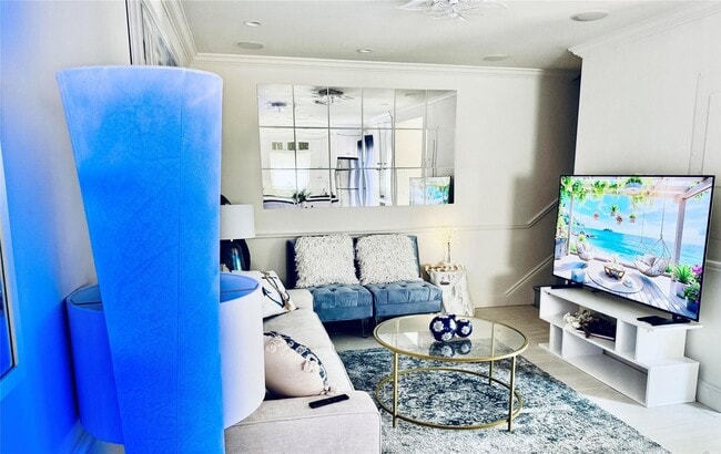 Foto del edificio - 1010 NE 8th Ave