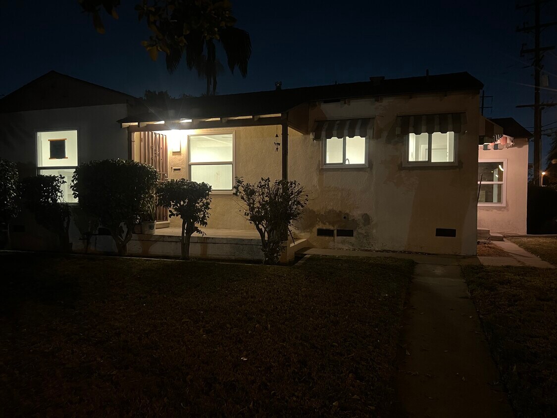 Foto principal - 9642 Bryson Ave