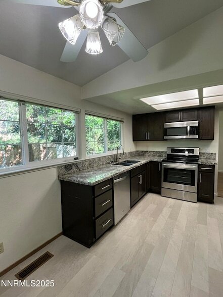 Foto del edificio - 1965 Woodtrail Dr