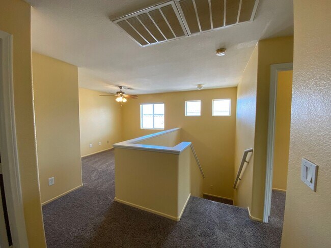 Foto del edificio - Large four-bedroom house with a loft