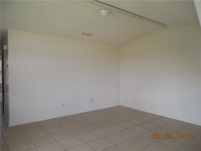 Building Photo - 4204 Shawn Dr