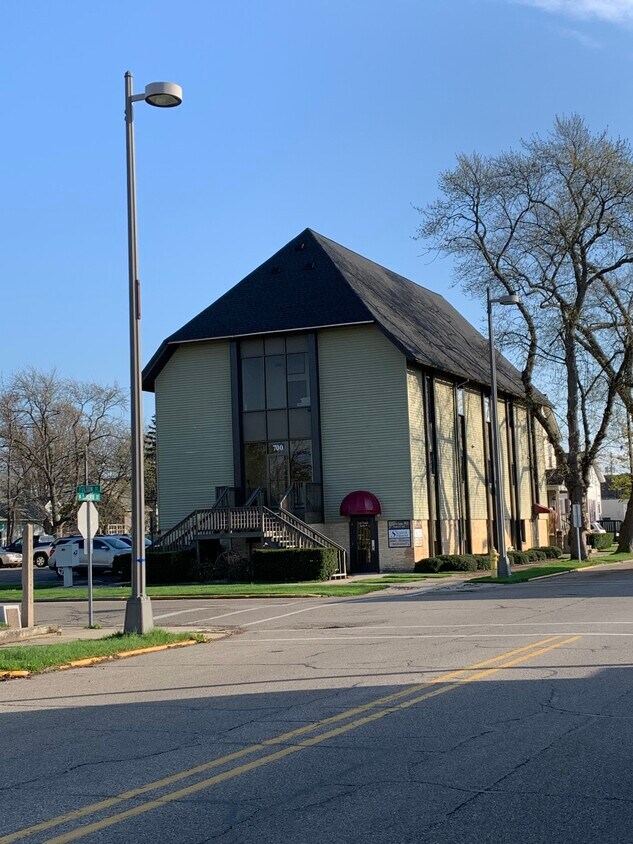 Primary Photo - 700 Fulton St