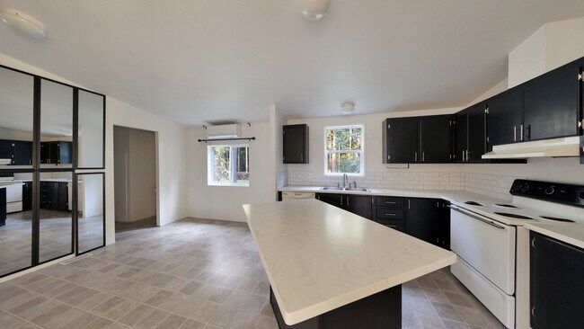 Foto del edificio - 3 Bed 2 Bath - Pet Friendly - NAS Whidbey