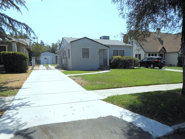 Building Photo - 926 Campus Ave