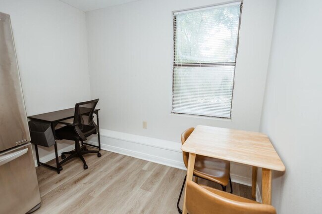 Foto del edificio - 3625 Maple Ave