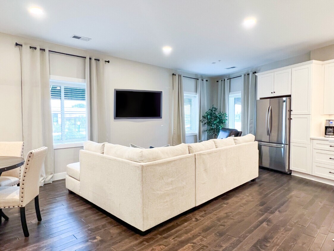 Foto principal - 63 7th Ave S
