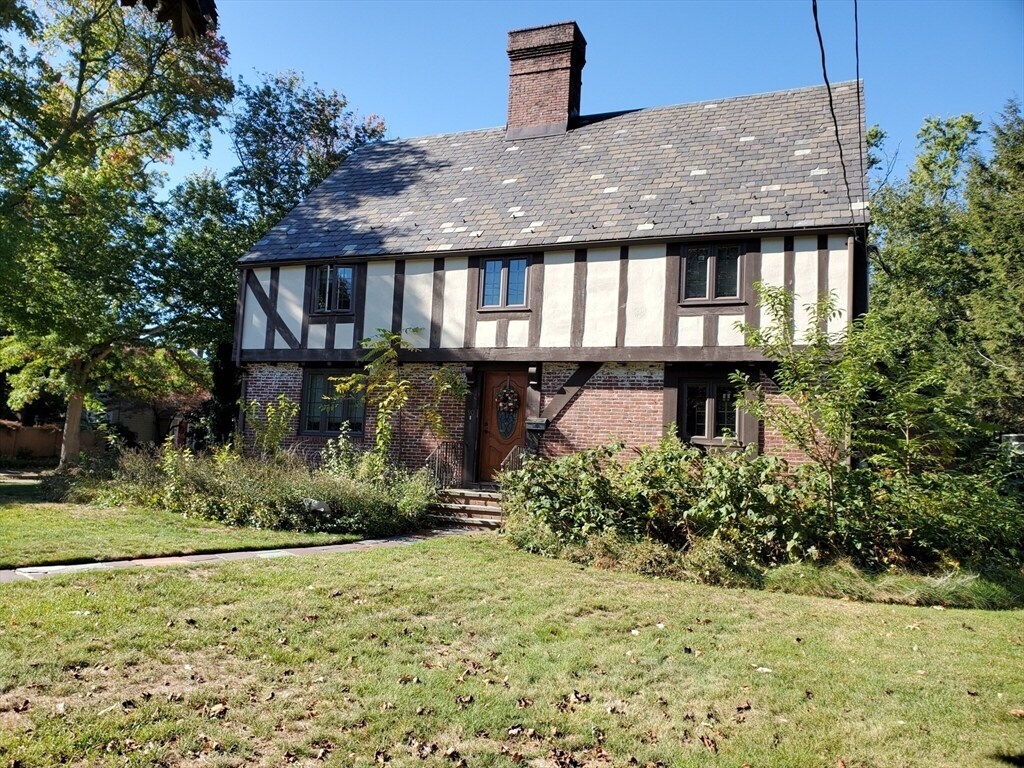 Primary Photo - 90 Larchmont Rd