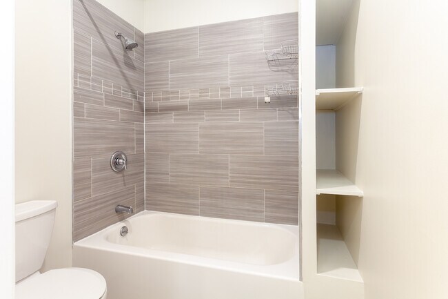 Foto del edificio - 4610 S Marshfield Ave