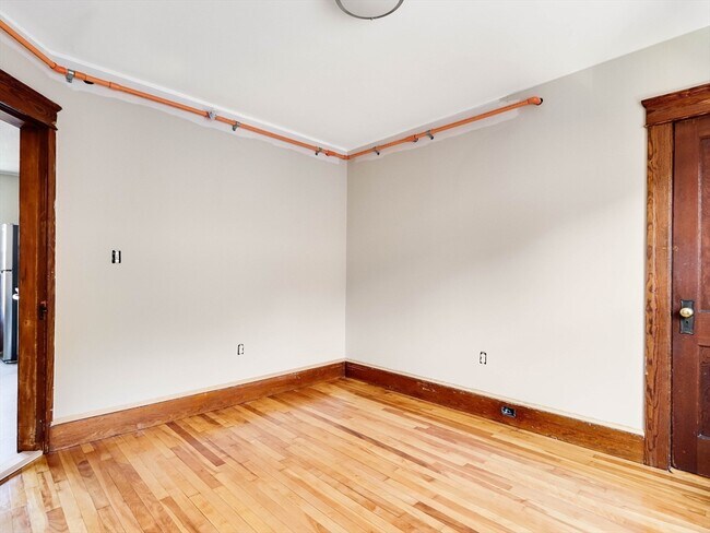 Building Photo - 4 Glade St