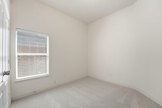 Building Photo - 21654 Horseshoe Dr